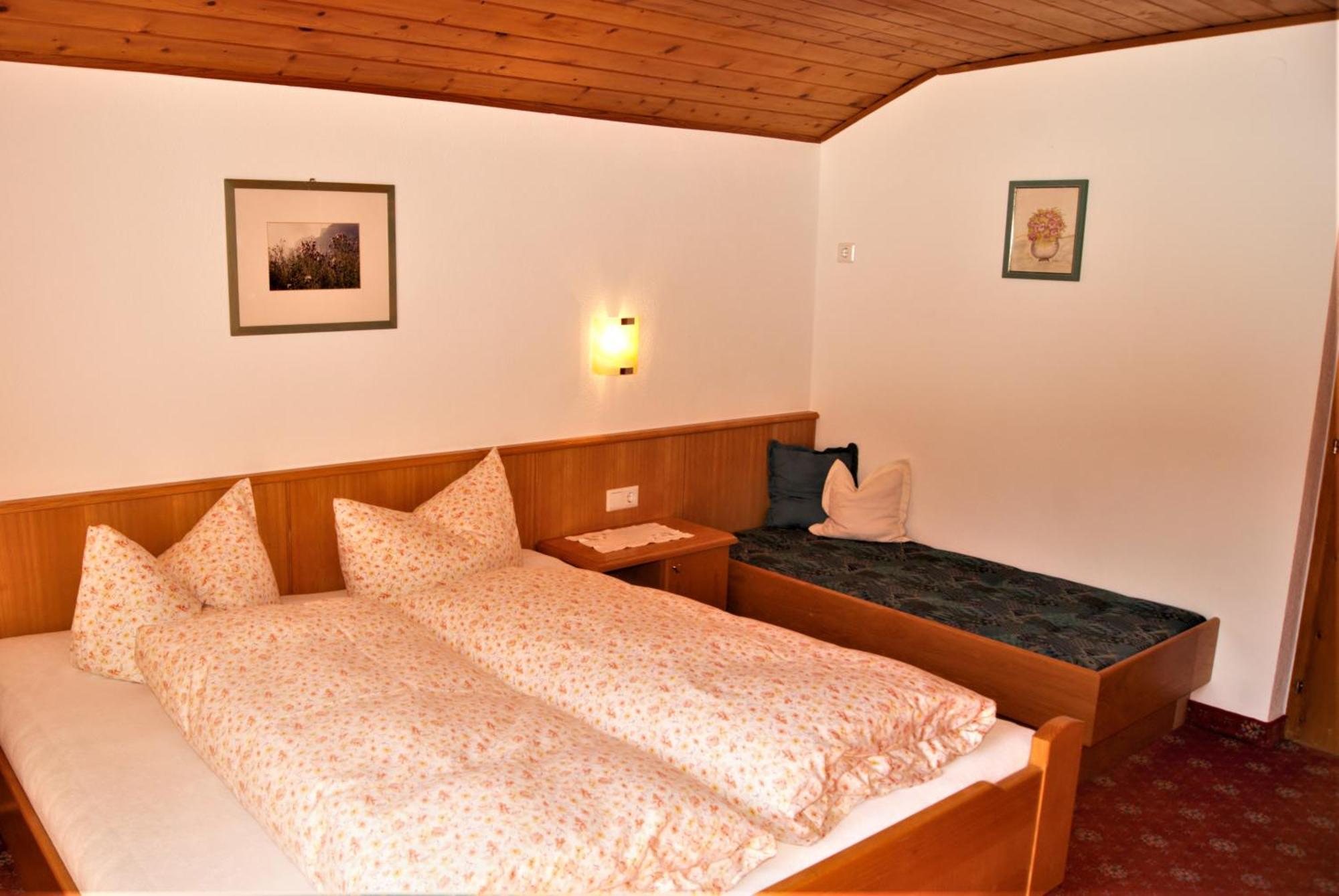 Landhaus St. Hubertus Kaunertal Ruang foto